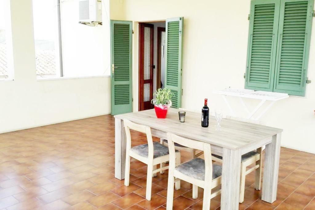 Ferienwohnung La Terrazza Del Silenzio Fattoria Spedaletto Exterior foto